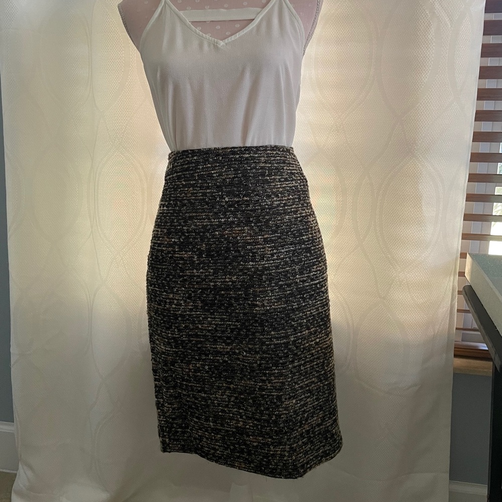 Ann Taylor skirt. Size 6.